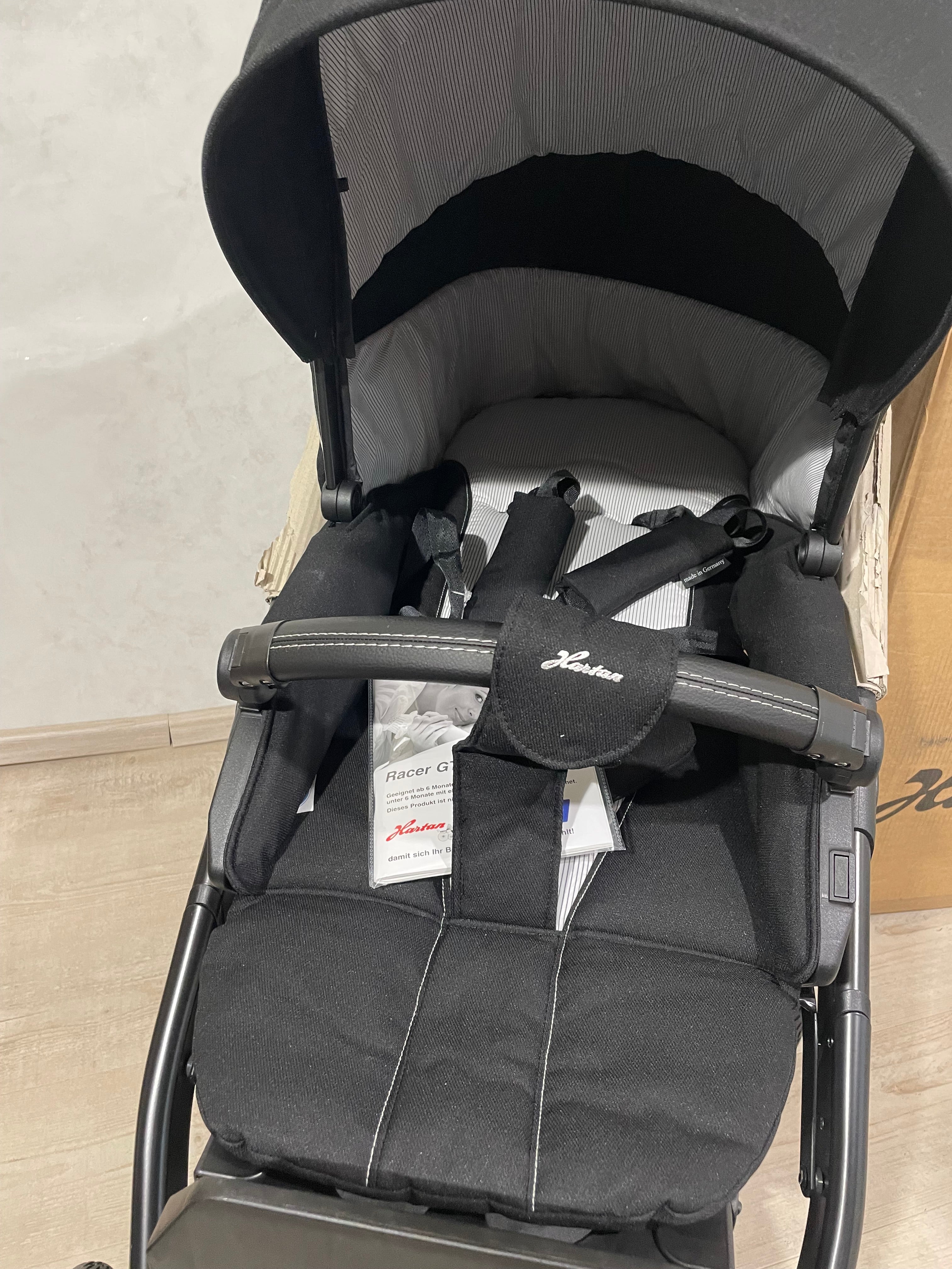 Hartan Racer GTS Kombikinderwagen black pinstripe