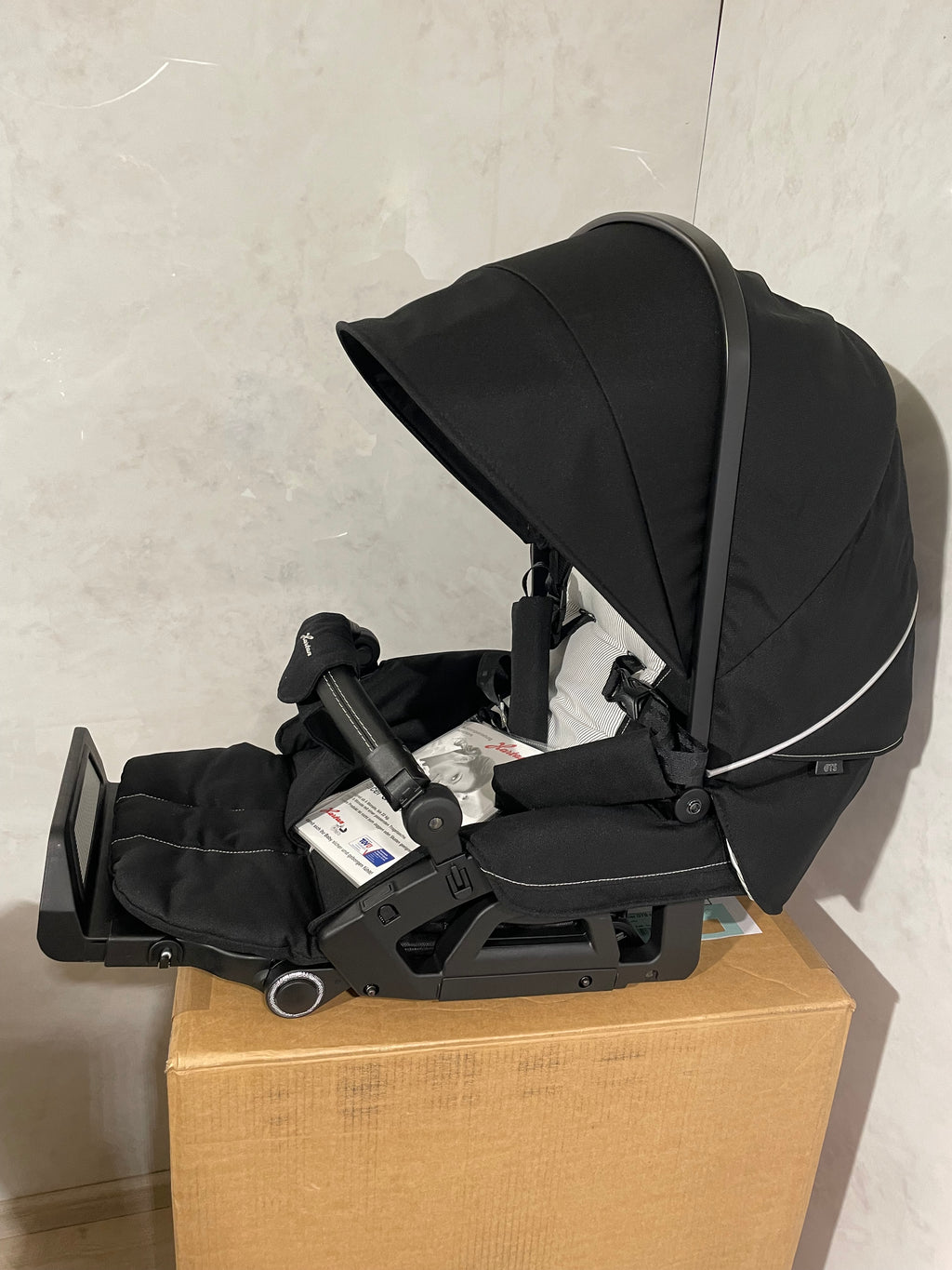 Hartan Racer GTS Kombikinderwagen black pinstripe