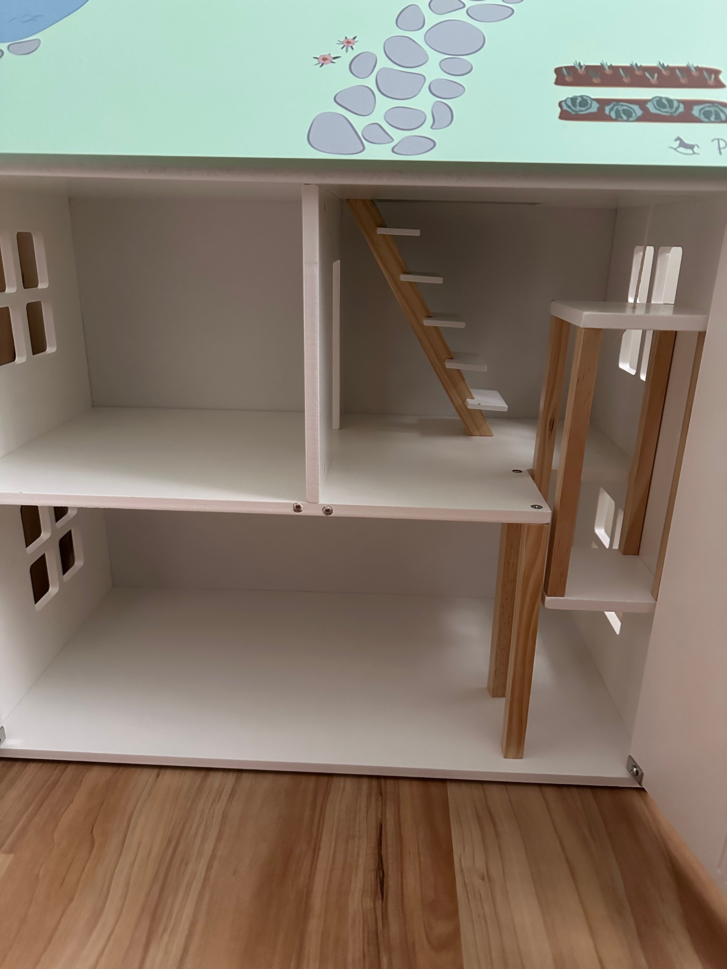 Pinolino PuppenhausPinolino Puppenhaus „Femke“ – Modernes Holz-Puppenhaus inkl 6-tlg Garten-Set & Zubehör