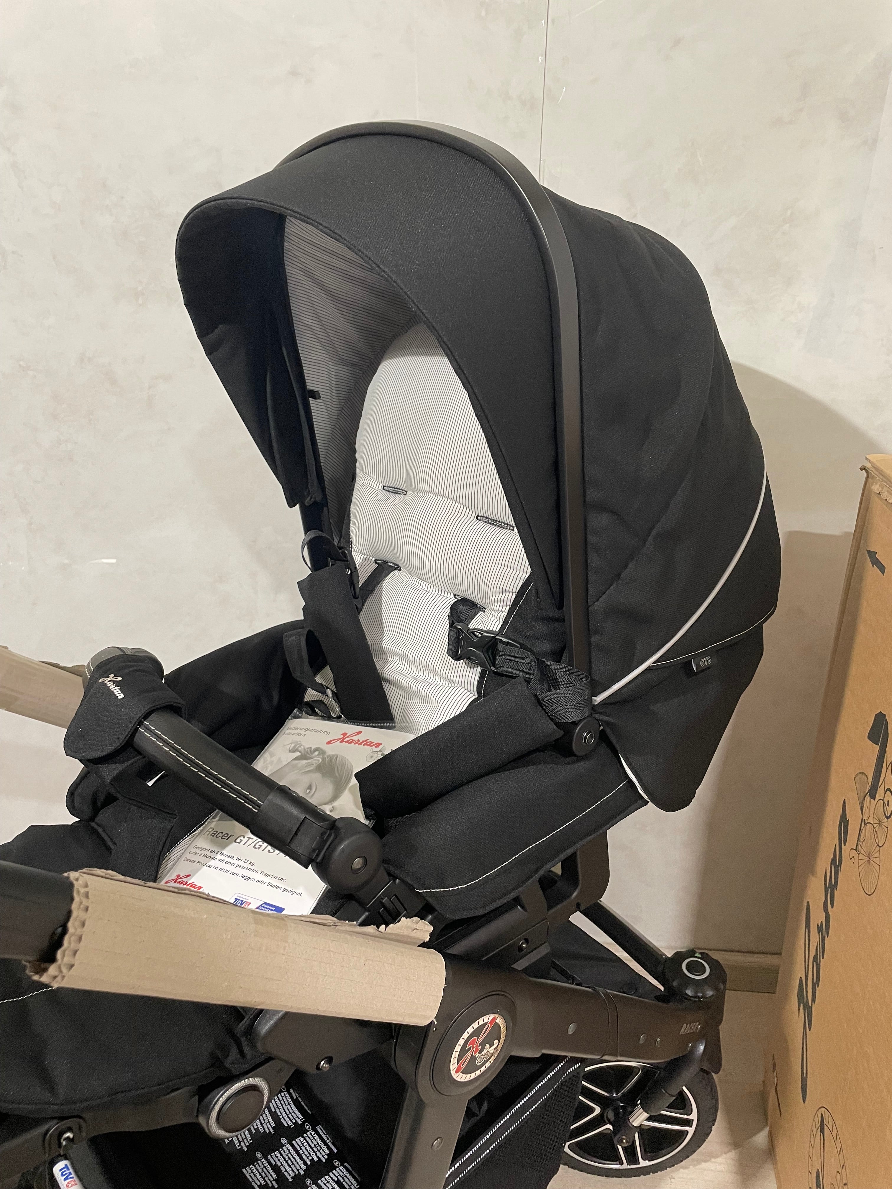 Hartan Racer GTS Kombikinderwagen black pinstripe