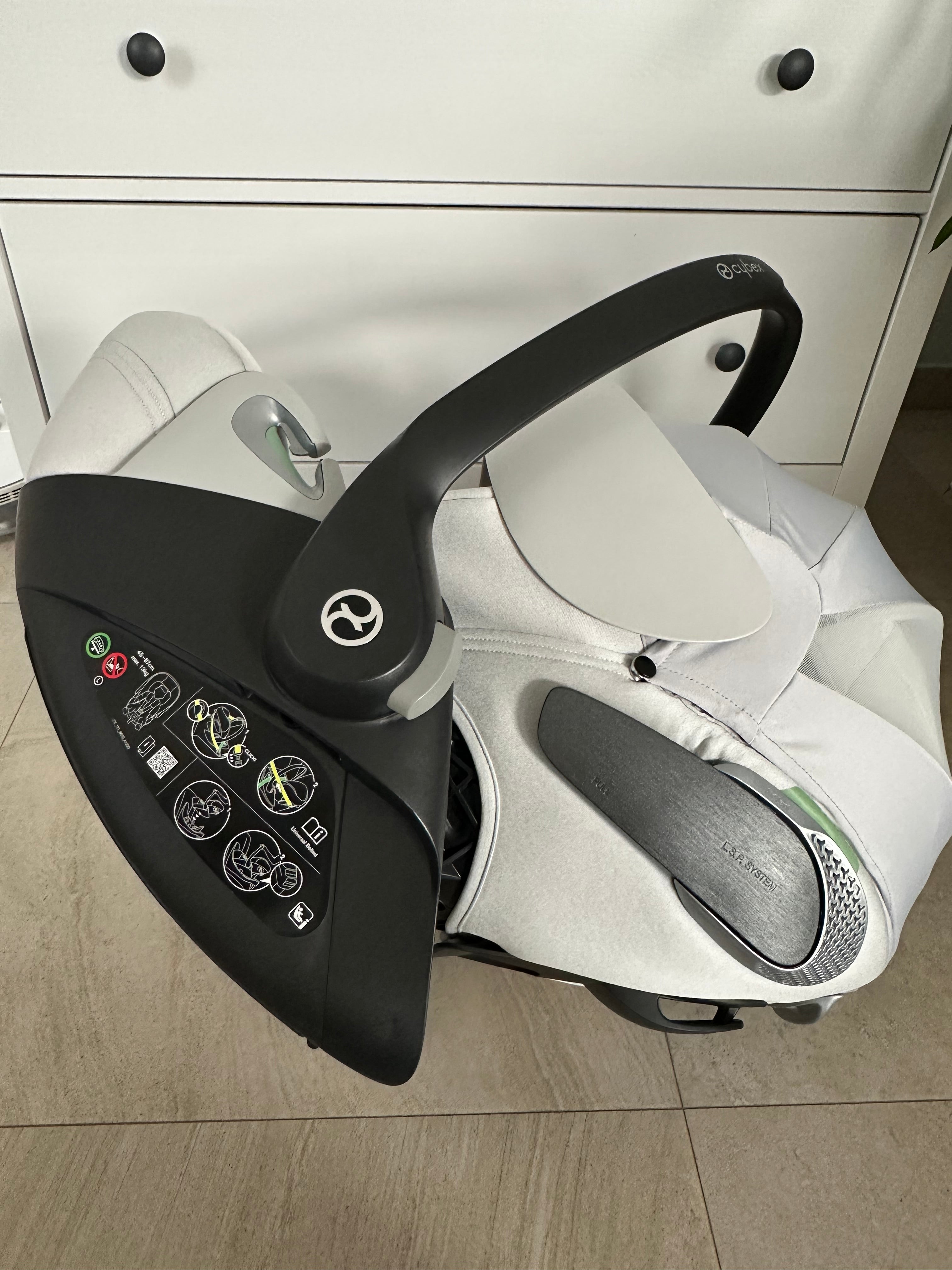 Cybex cloud T i-Size Platinum white plus - Babyschale mit Liegefunktion