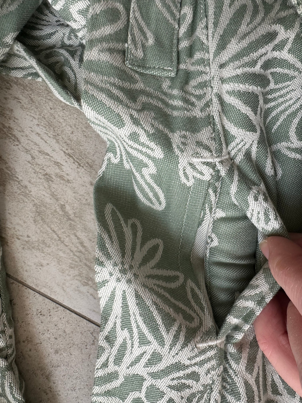 Stokke Limas Plus „Blossom green lily“ – Ergonomische Babytrage mit maximalem Komfort