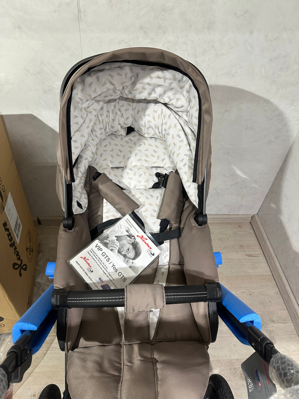 Hartan VIP GTS Sportwagen happy feet Kinderwagen mit Sportsitz