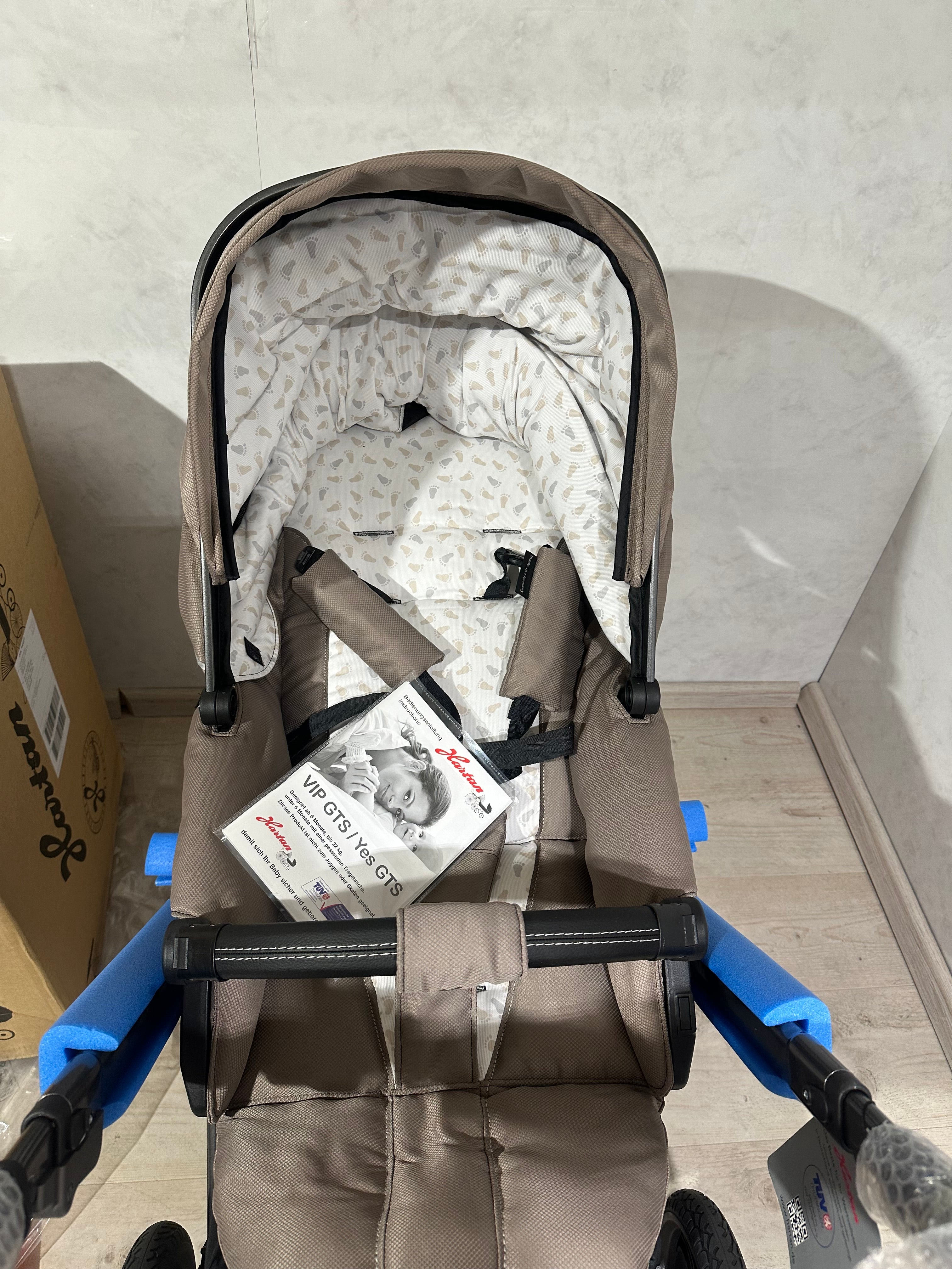 Hartan VIP GTS Sportwagen happy feet Kinderwagen mit Sportsitz