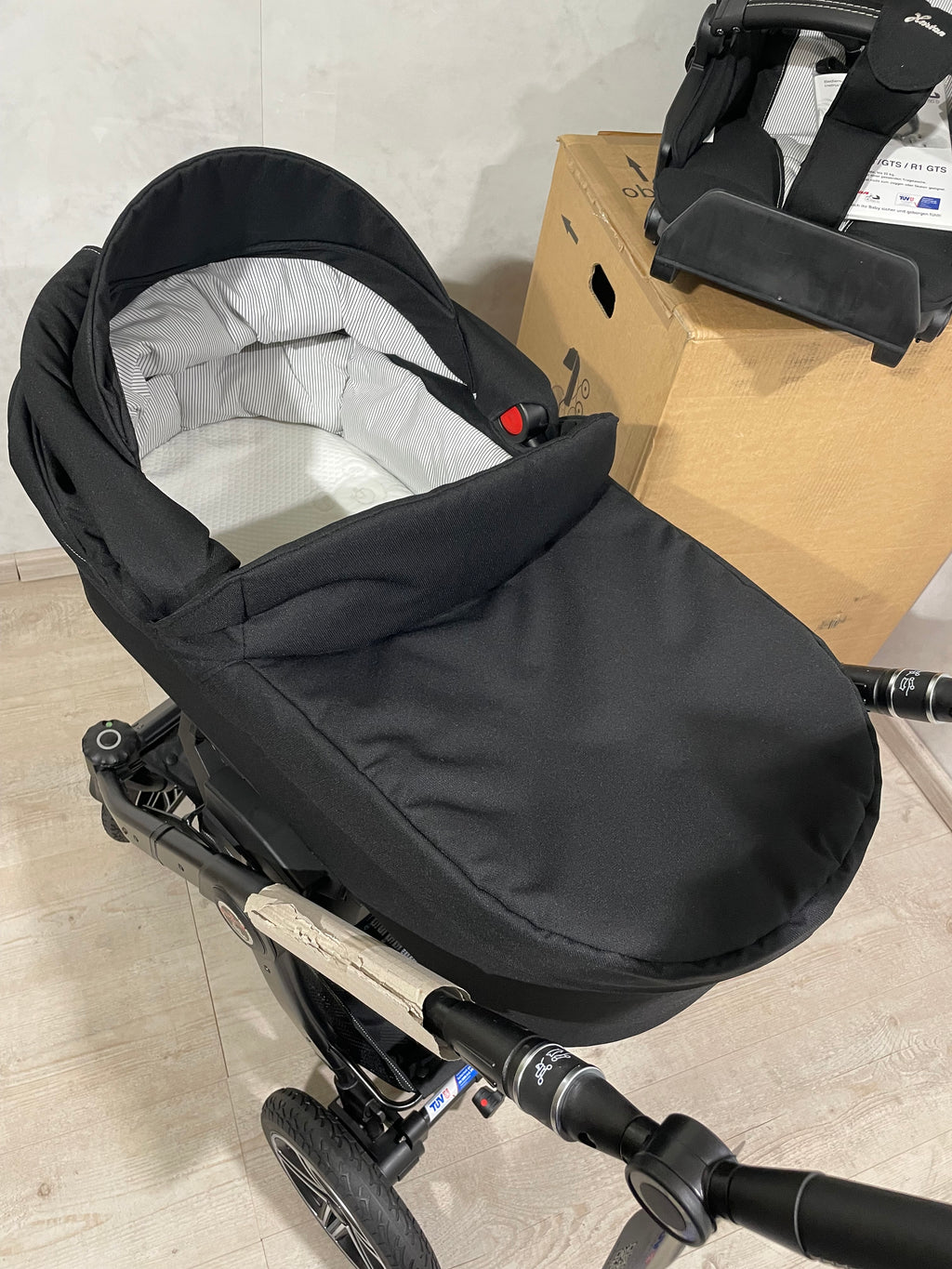 Hartan Racer GTS Kombikinderwagen black pinstripe