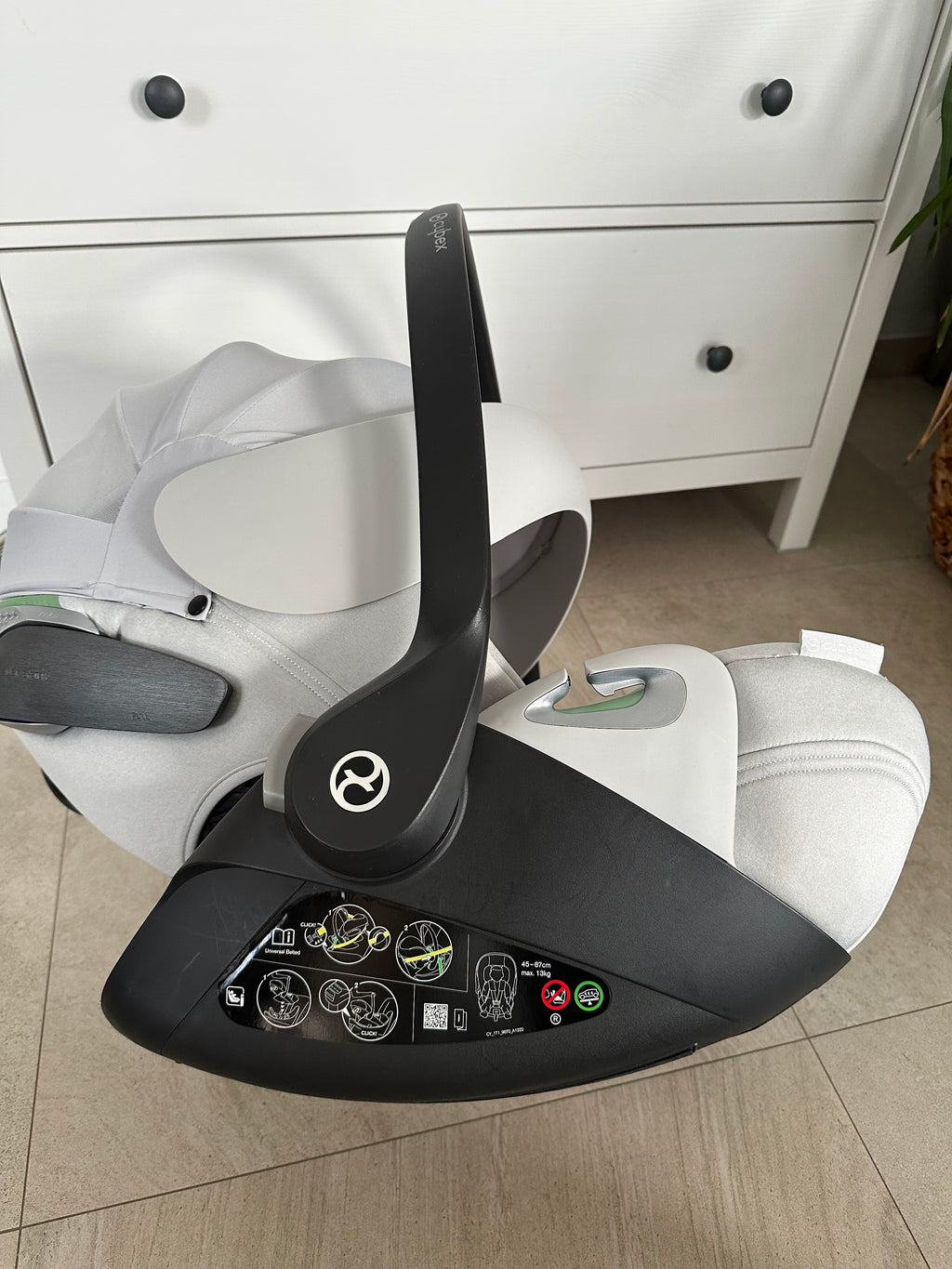 Cybex cloud T i-Size Platinum white plus - Babyschale mit Liegefunktion