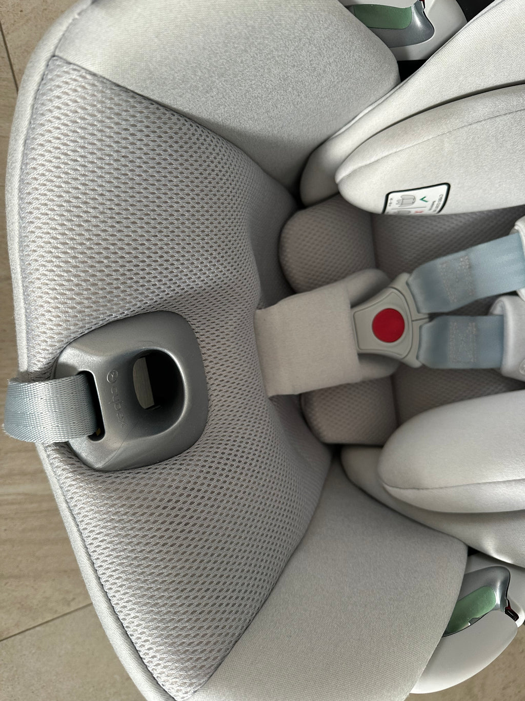 Cybex cloud T i-Size Platinum white plus - Babyschale mit Liegefunktion