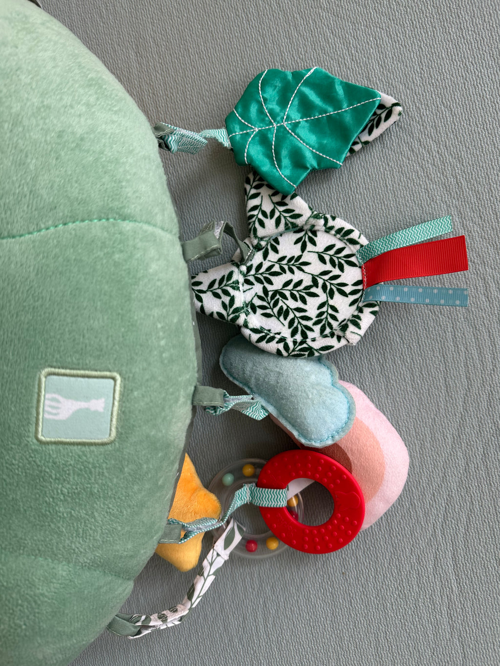 Vulli Sophie la Girafe Baby-Spielkissen – 2-in-1 Lern- und Kuschelkissen ab 3 Monate