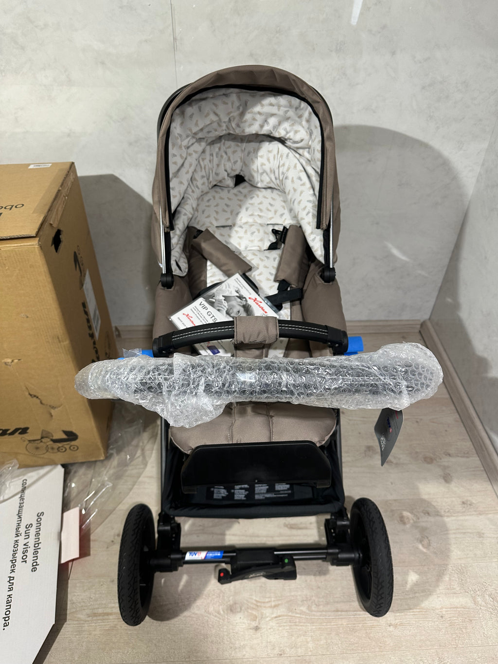 Hartan VIP GTS Sportwagen happy feet Kinderwagen mit Sportsitz