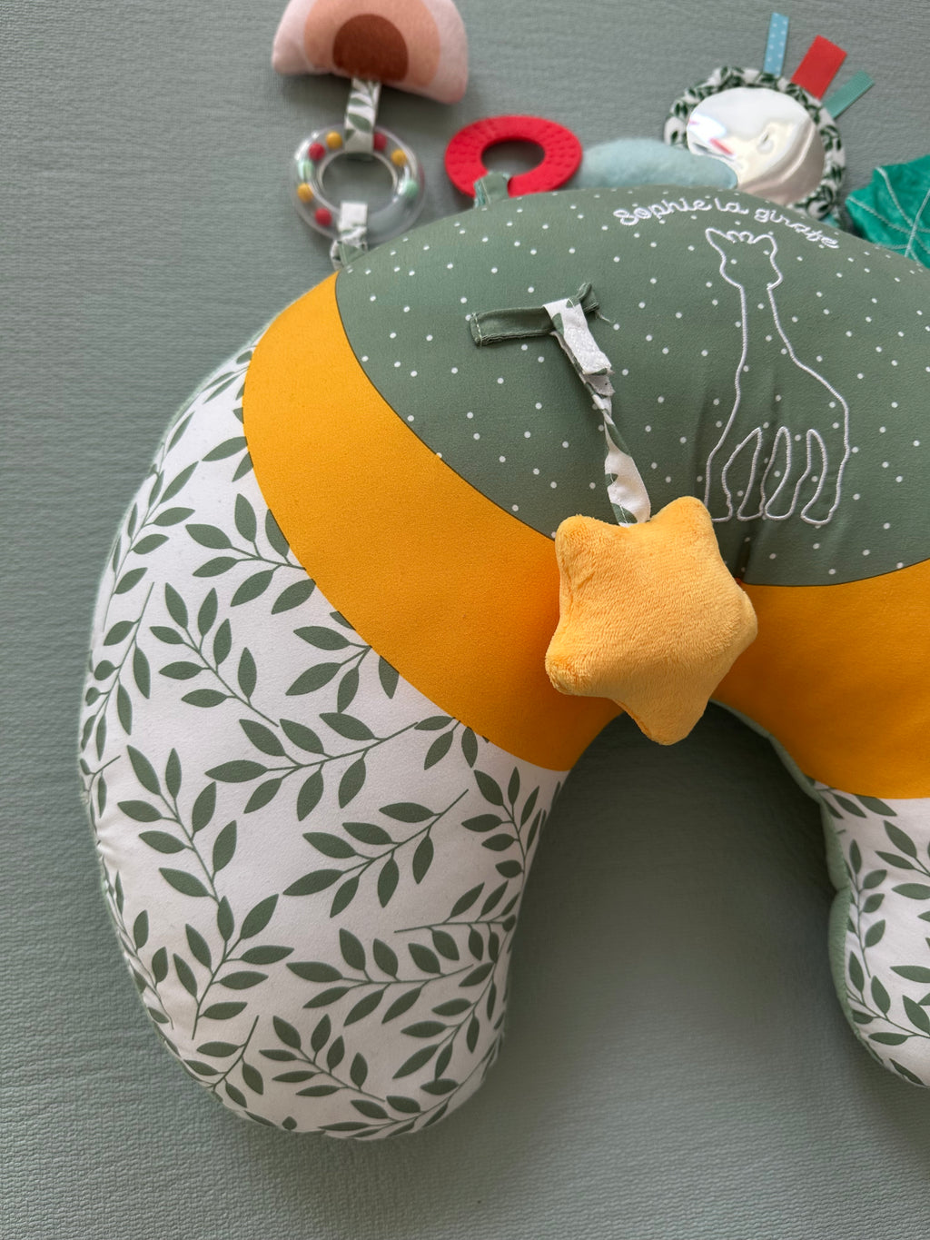 Vulli Sophie la Girafe Baby-Spielkissen – 2-in-1 Lern- und Kuschelkissen ab 3 Monate