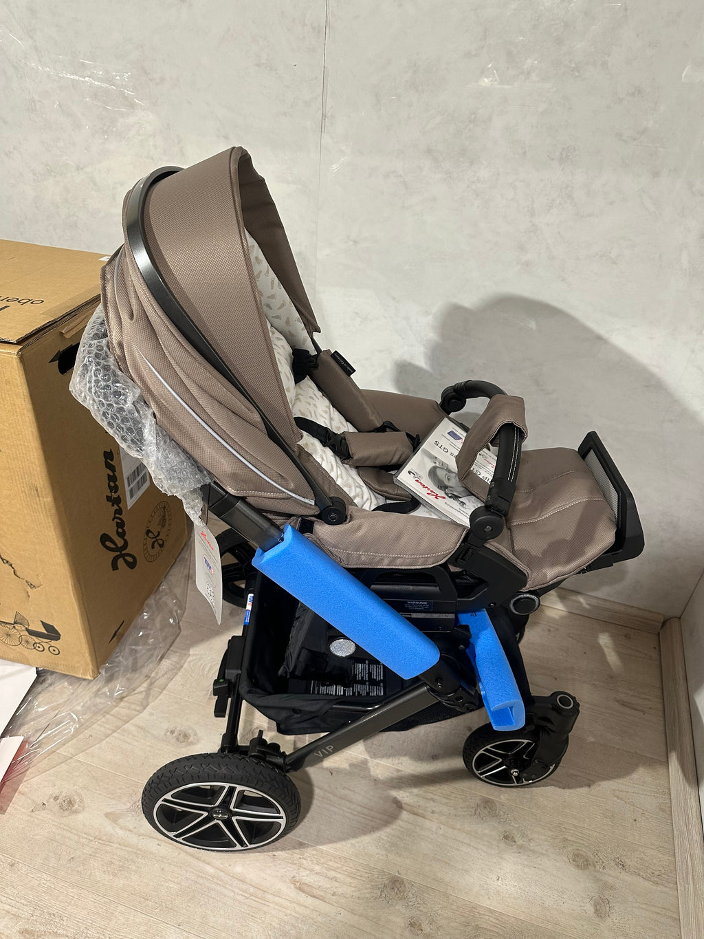 Hartan VIP GTS Sportwagen happy feet Kinderwagen mit Sportsitz