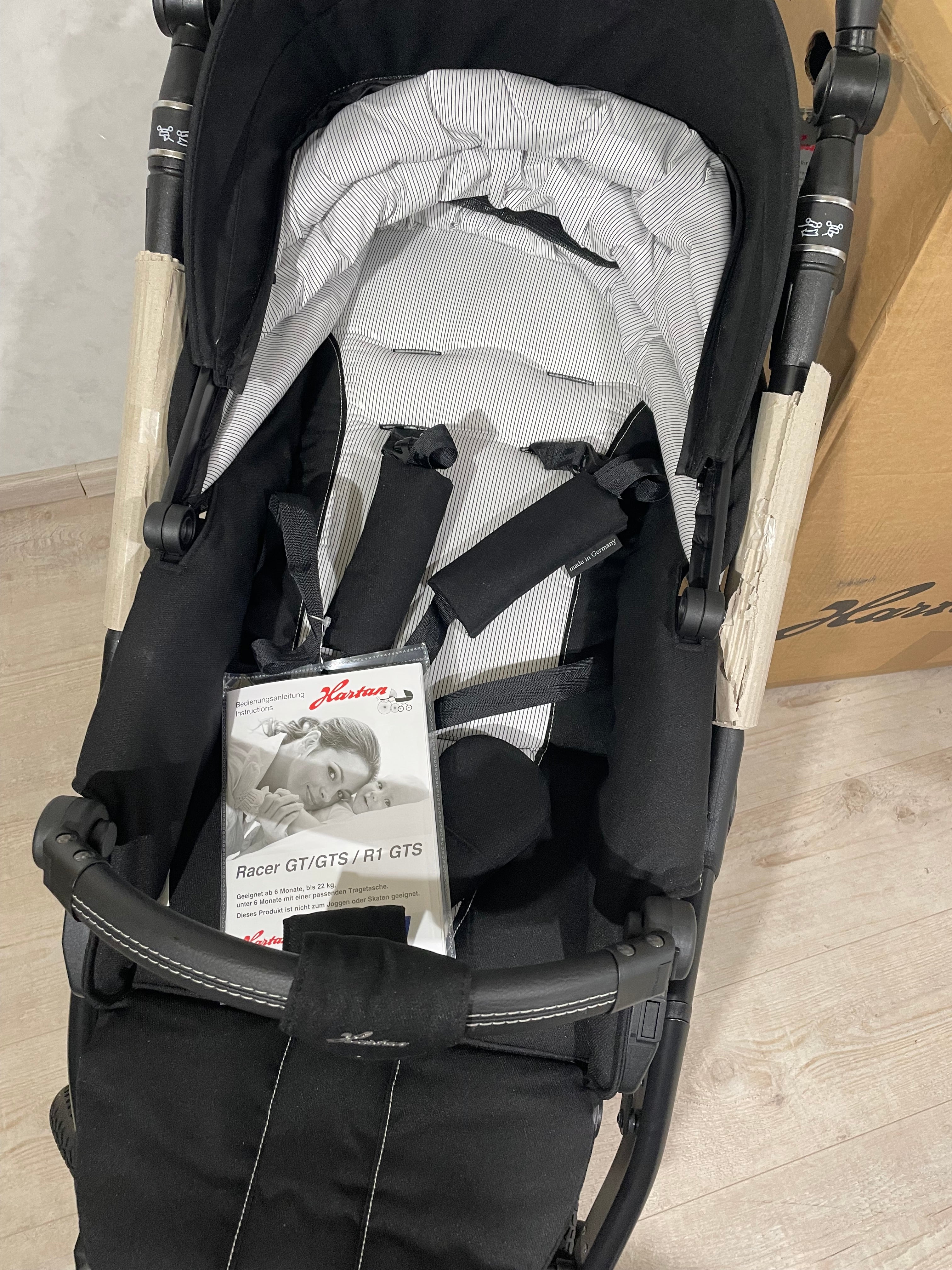 Hartan Racer GTS Kombikinderwagen black pinstripe