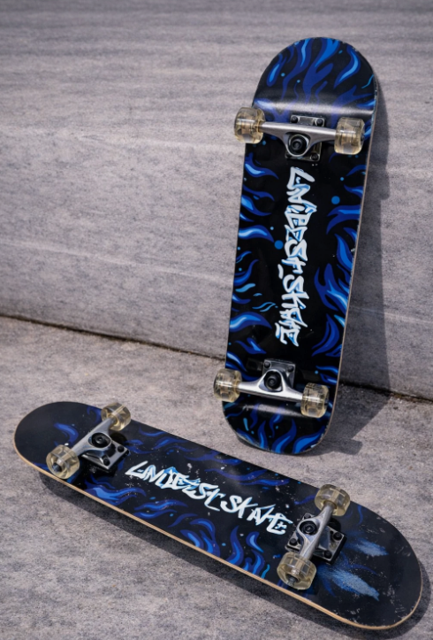 Skateboard UNIBEST 80 x 20 cm – Holzboard für Kinder mit 6 coolen Designs