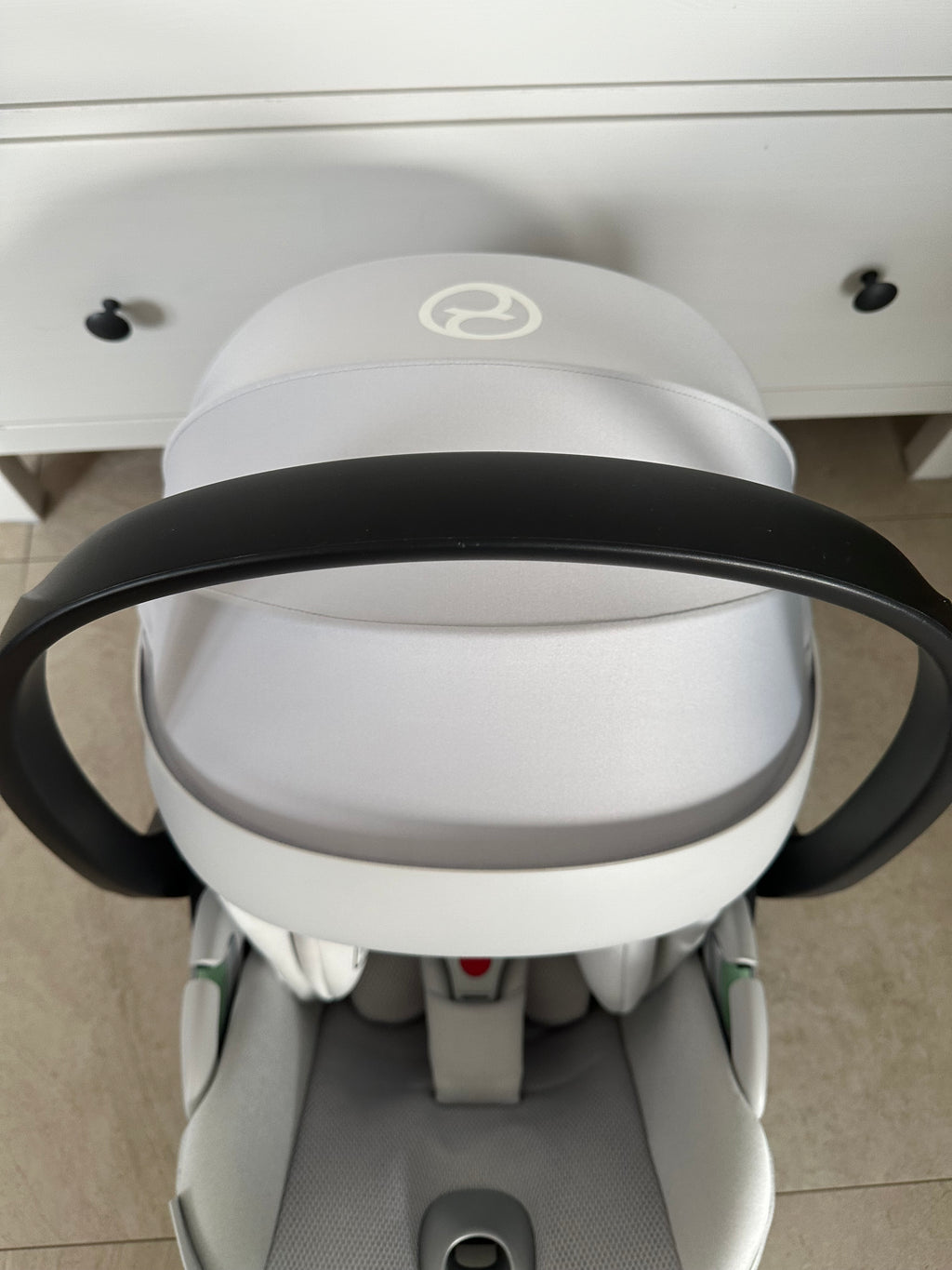 Cybex cloud T i-Size Platinum white plus - Babyschale mit Liegefunktion