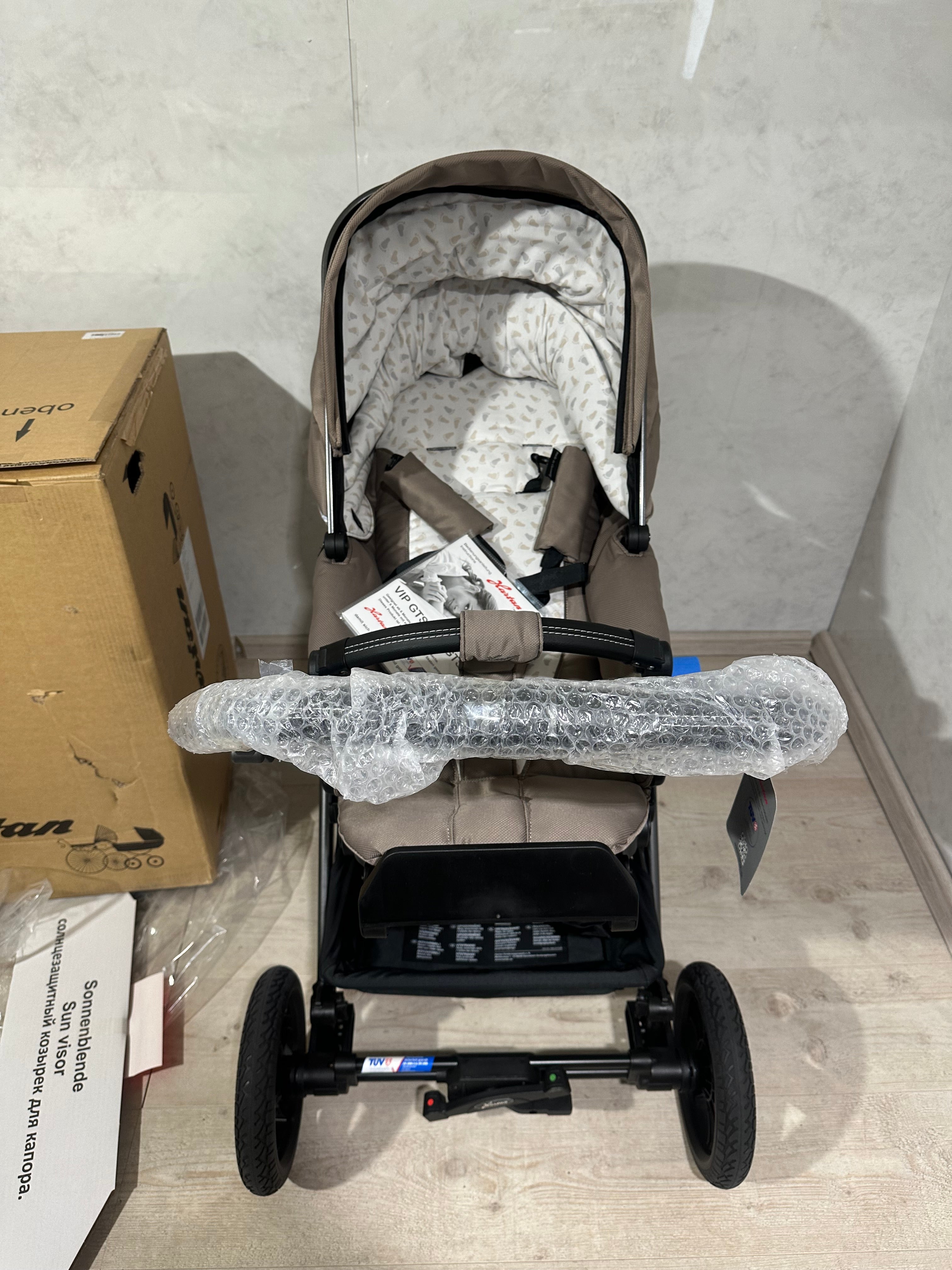 Hartan VIP GTS Sportwagen happy feet Kinderwagen mit Sportsitz