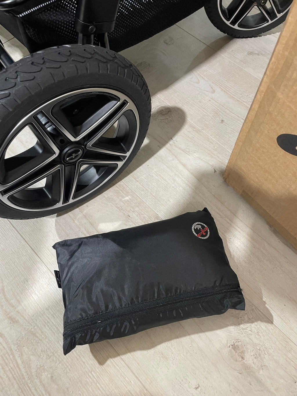 Hartan Racer GTS Kombikinderwagen black pinstripe